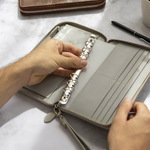 Filofax Malden Personal Compact Zip csuklópánttal Szürke